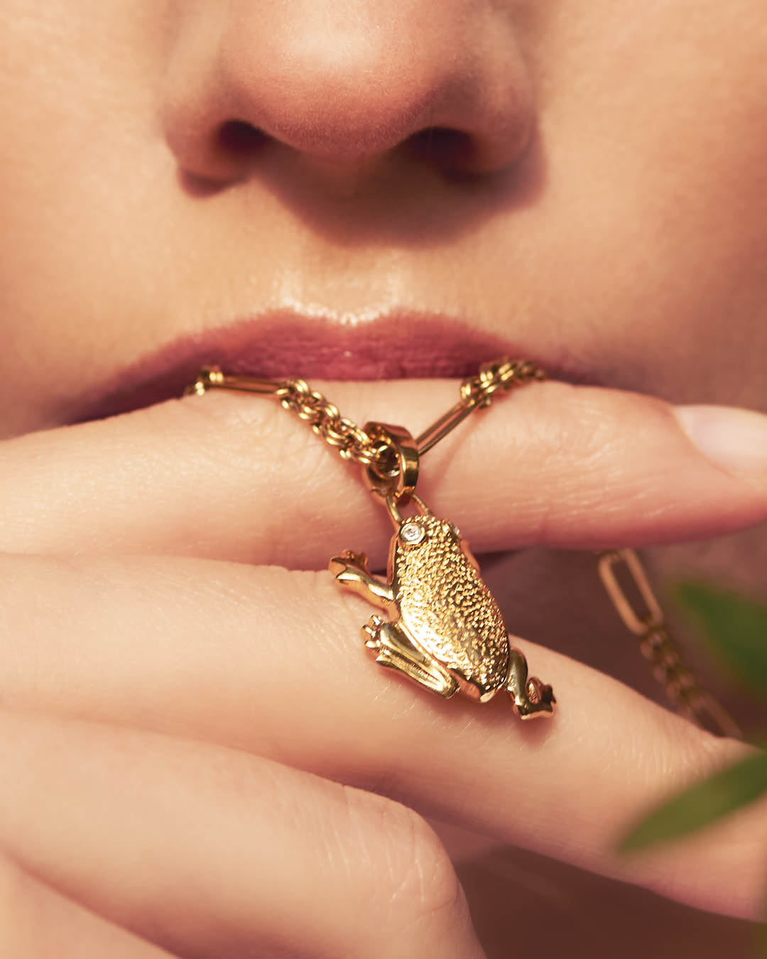 Frog Necklace Pendant in Gold (Yellow/Rose/White)